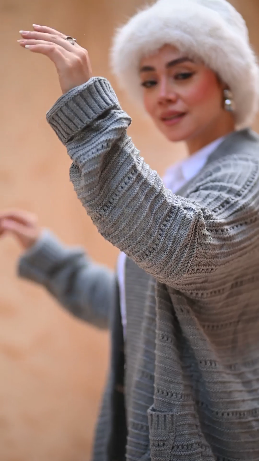 Wide open cardigan with a pocket