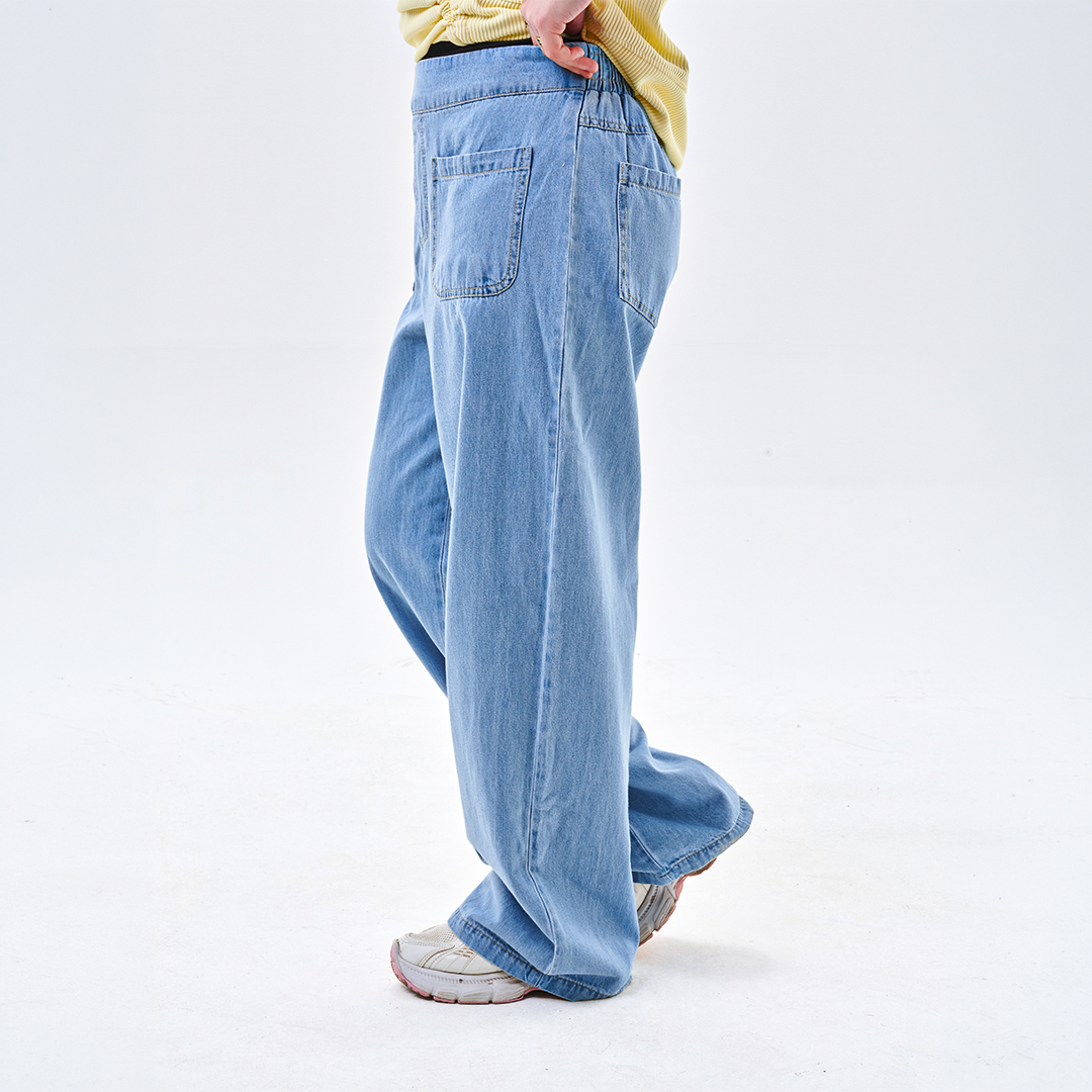 Light Wash Wide-Leg Jeans