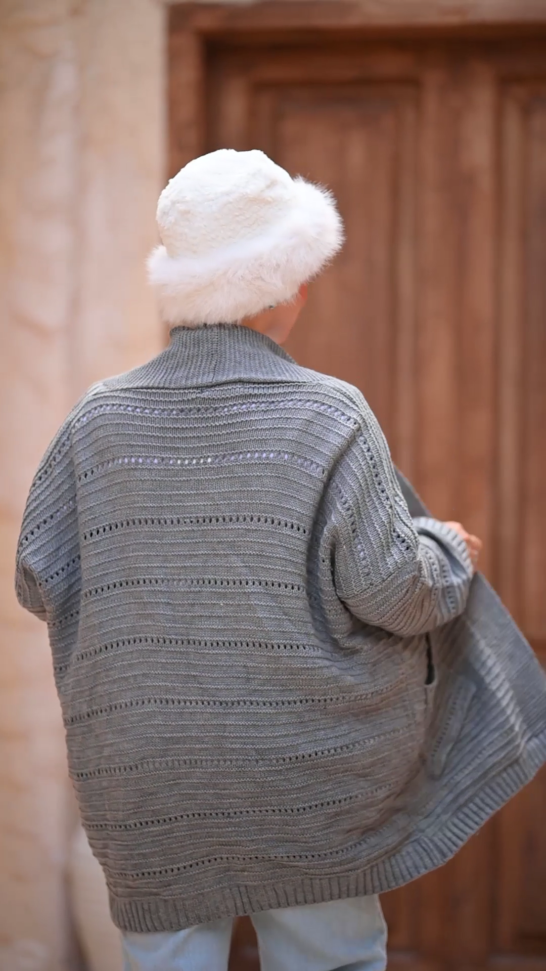 Wide open cardigan with a pocket