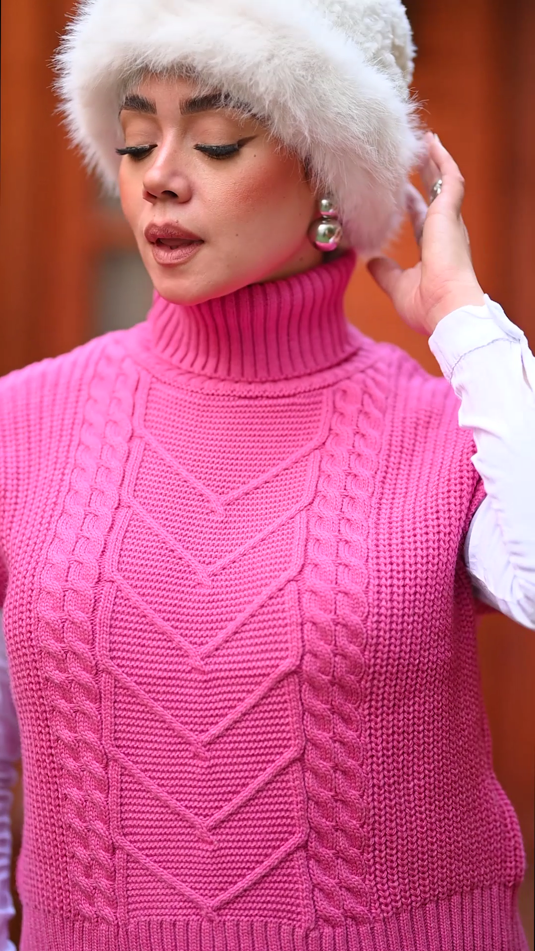 Sleeveless Turtleneck Knit